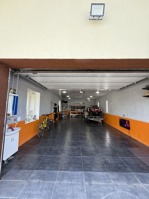 Продам Дом с гаражем(с комуникациями) 12 соток