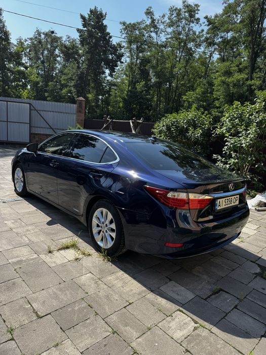 Продам  Lexus ES 300 H