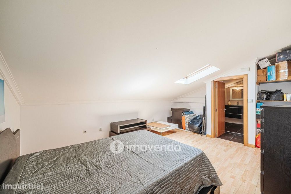 Moradia T3+1 de design moderno, com jardim, na Quinta do Anjo