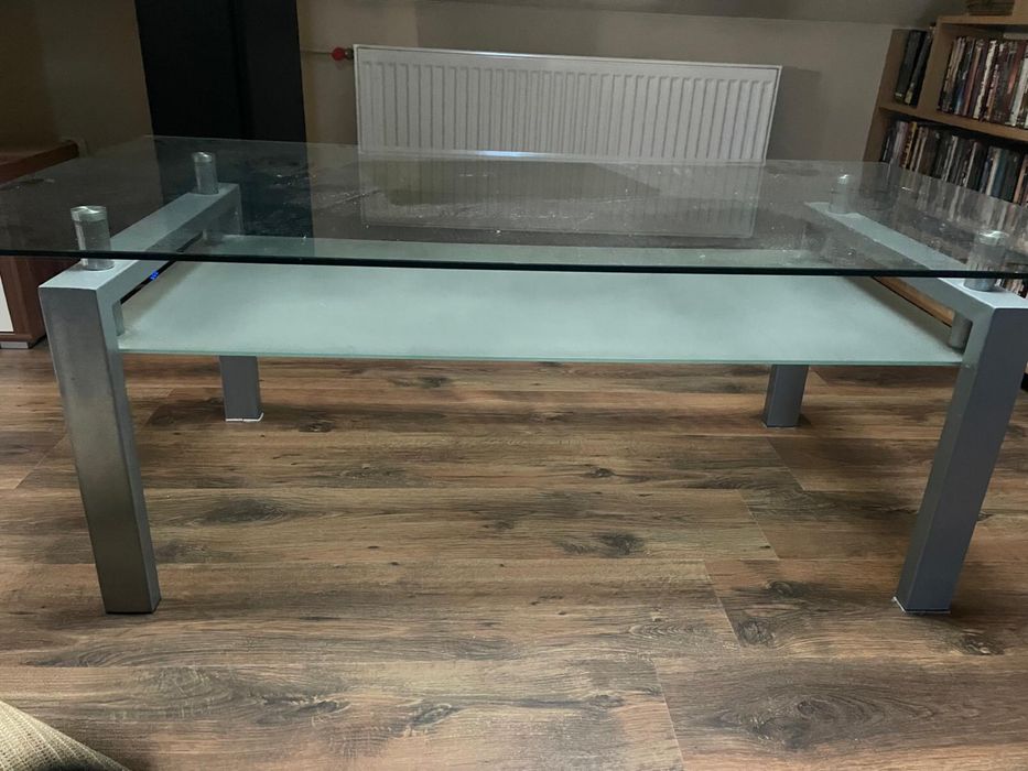 Szklana ława z grubego szkla