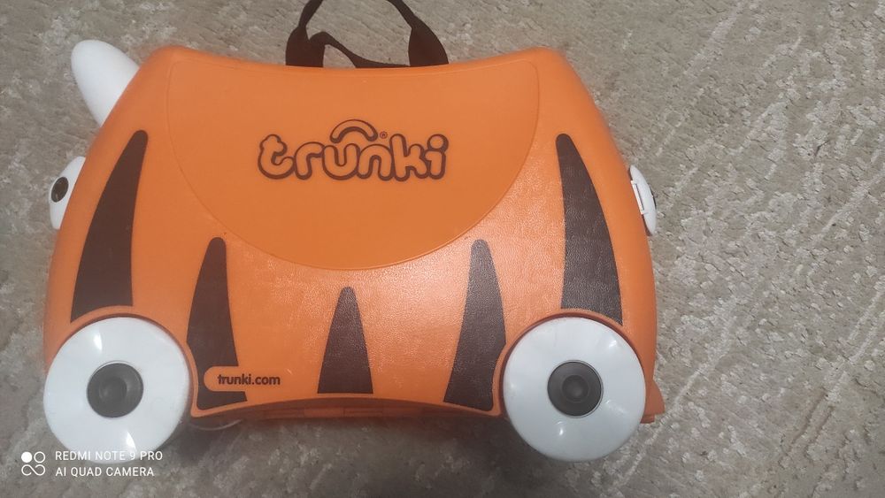 Дитячий чемодан Trunki на колесах