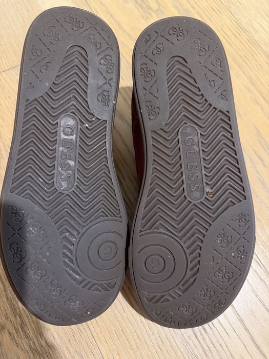 Продам Кросівки Guess
