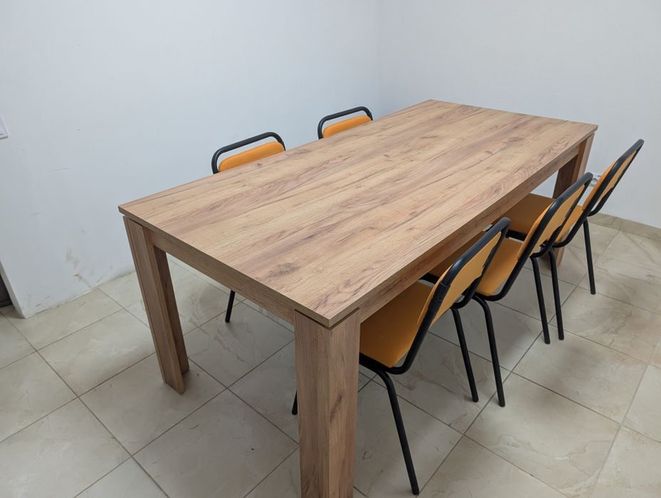 Обідній стіл. Стан нового!