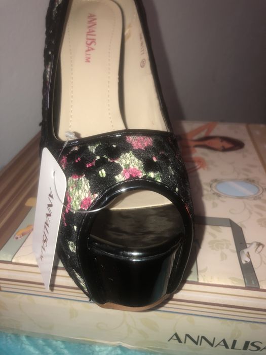 Sapatos de salto alto