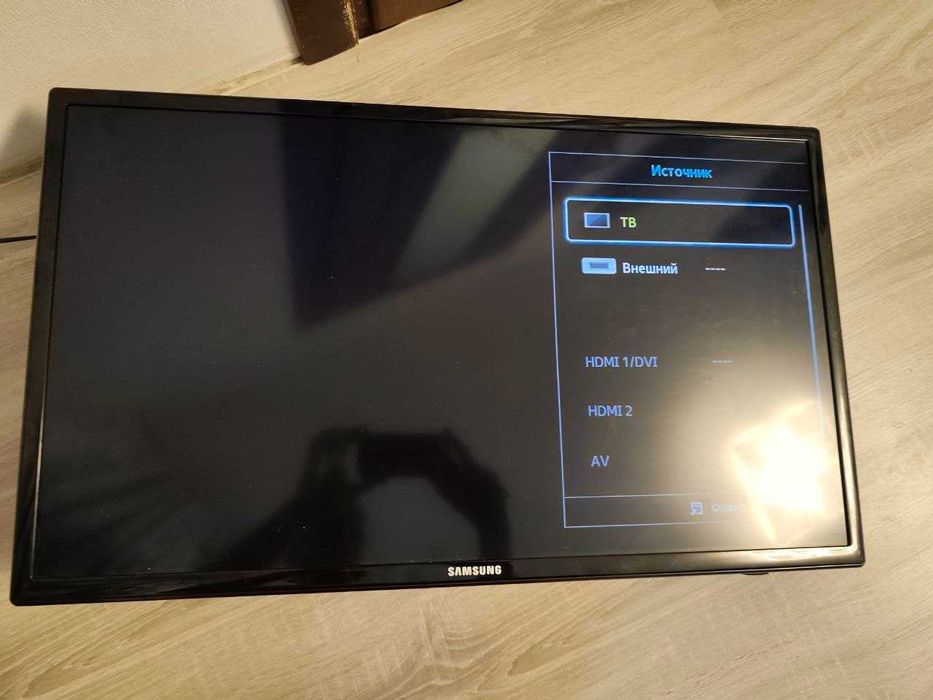 Продам телевізор Samsung UE32EH4030W діагональ 32" з пультом та настінним кріпленням