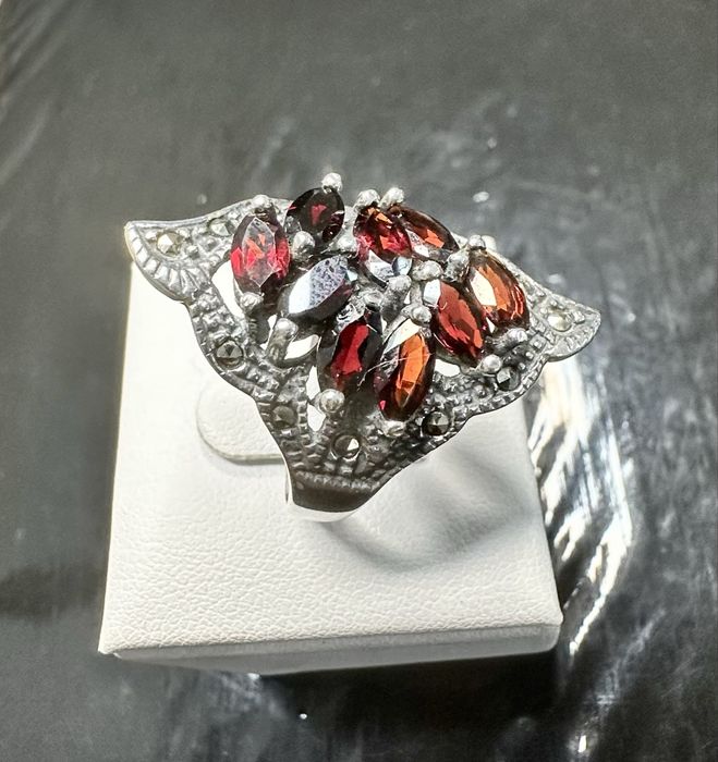 Srebrny pierscionek 925, z  granatami