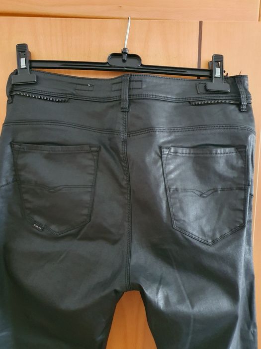 Blusa Silvina Campos e calça ecopele Salsa