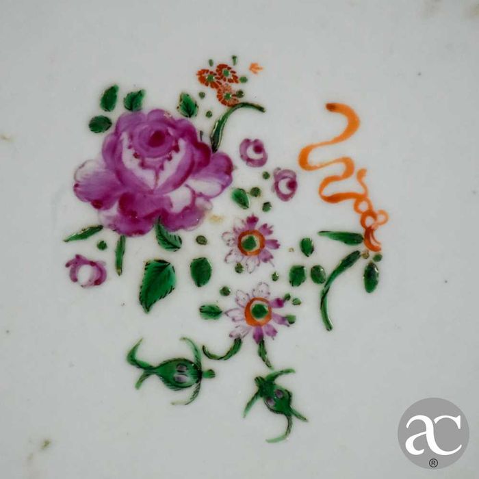 Prato em porcelana da China período Qianlong, séc. XVIII, Família Rosa