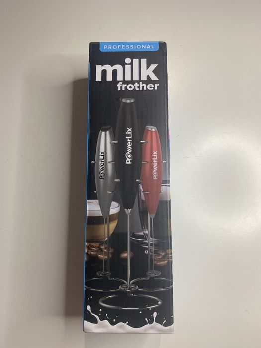 elektryczny spieniacz do mleka ze stojakiem