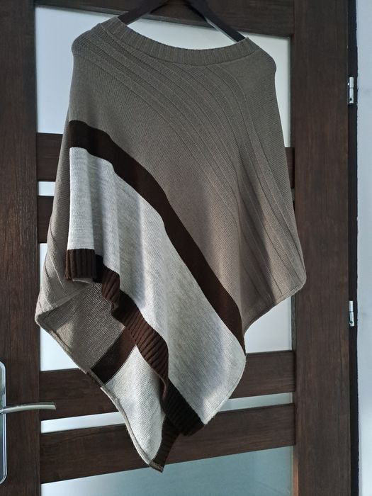 Sprzedam sweterkowe ponczo .