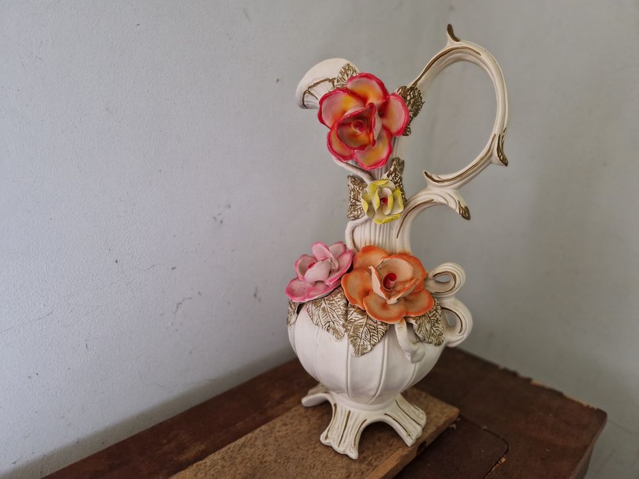 Jarra decorativa em cerâmica/faiança