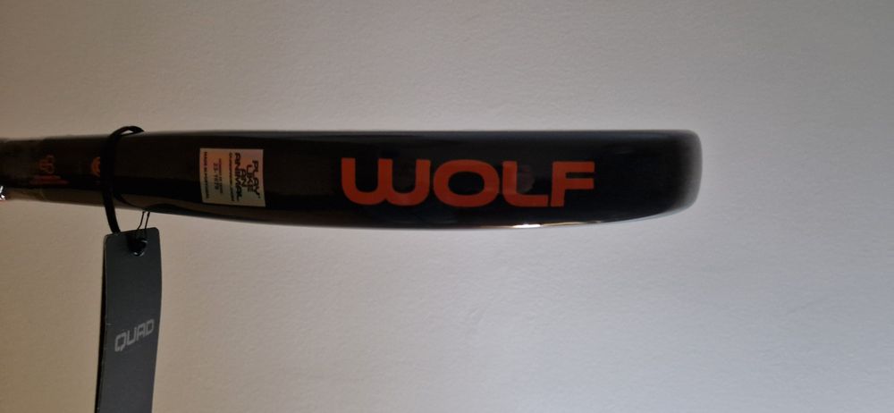 Vendo raquete de padel QUAD WOLF nova