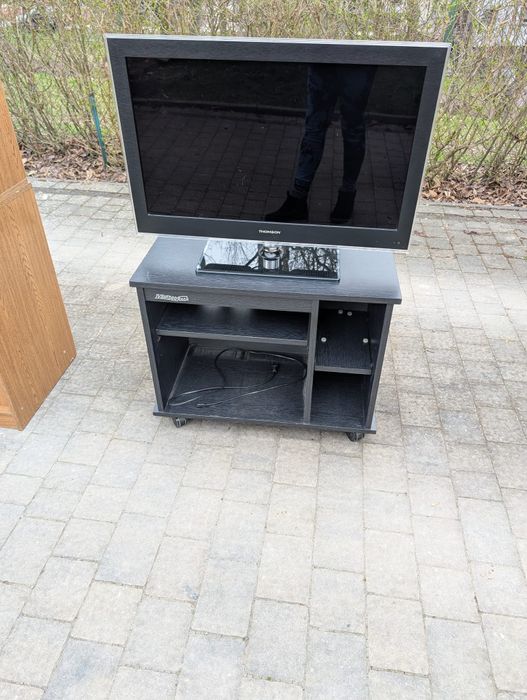 Stolik RTV na kółkach