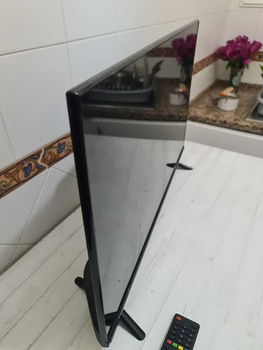 Televisão TV SABA 32" LED L32G7N / SABA 32" LED TV com Comando Remote