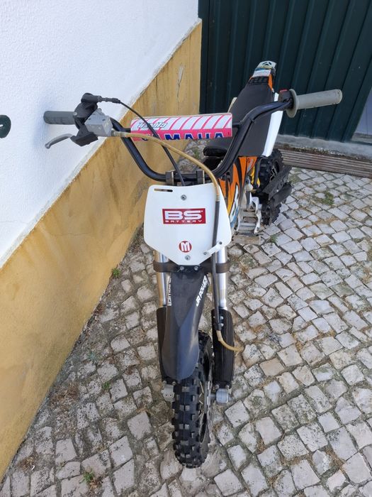 YCF 88 Start com caixa de velocidades avariada