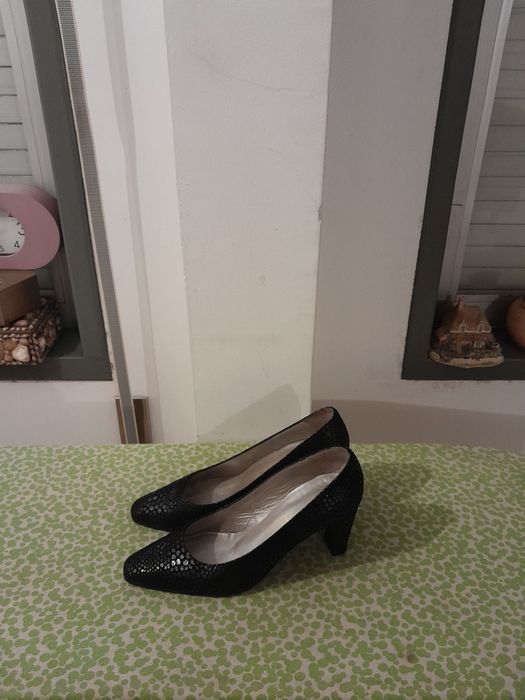 Vendo Sapatos de Senhora VULKO muito bonitos como novos