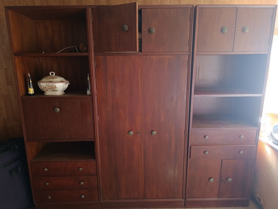 Móvel de madeira maciça