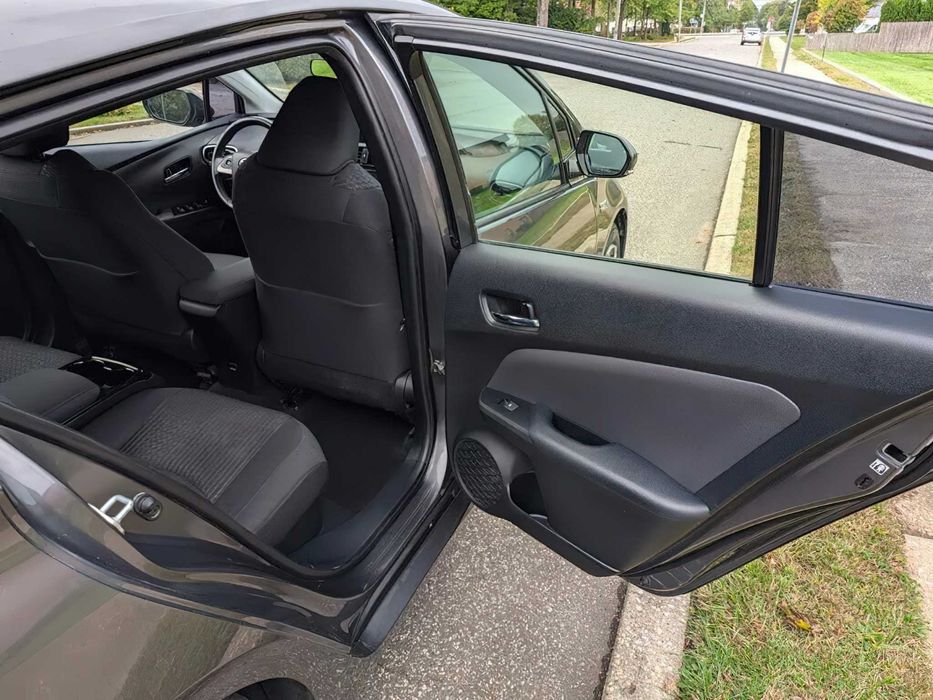 Toyota Prius Prime Plus      2017