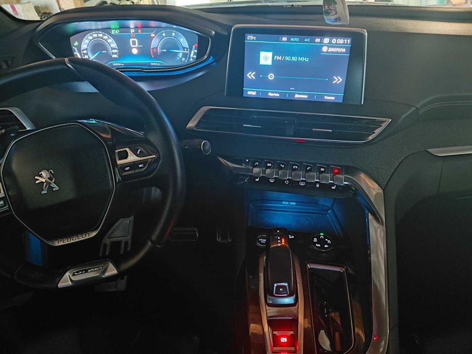 Продам автомобіль Peugeot 3008