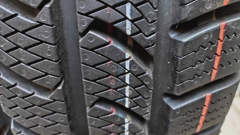Шини 225/65R16C Continental . Pirelli с