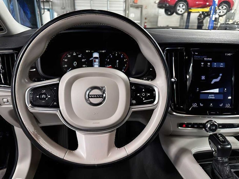 Volvo S90      2020
