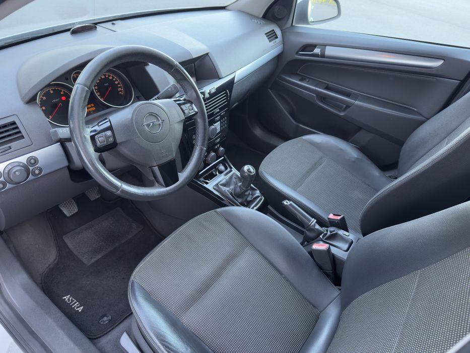 Opel Astra Caravan — fotografia 9