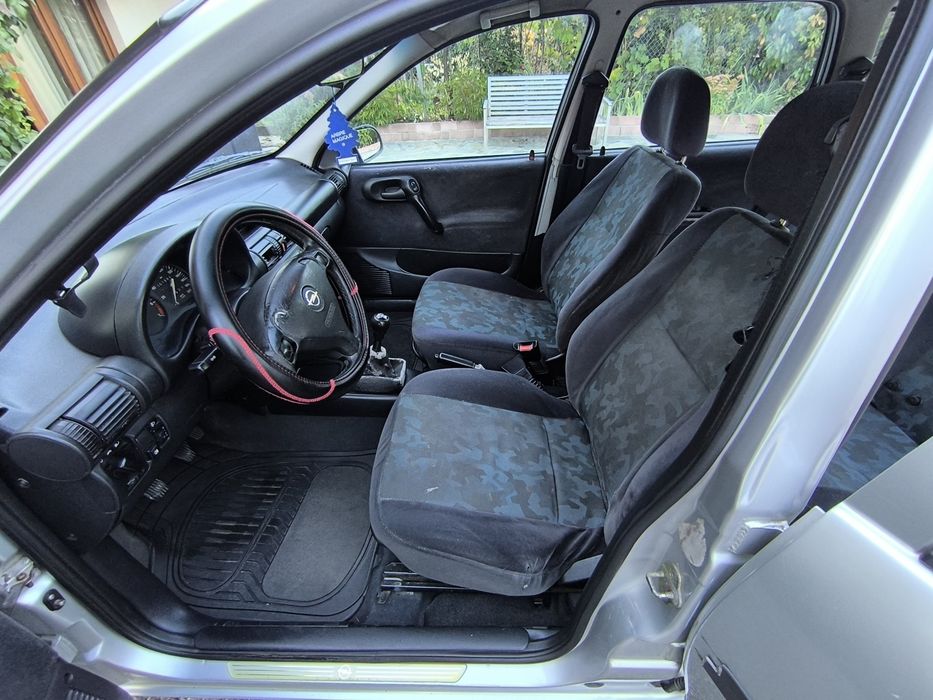 Opel Corsa 1.2 16v 2000 Gasolina
Gasolina
