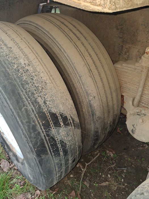 Прицеп на ходу на бескамерных дисках .Девять дисков.Подходят камаз .