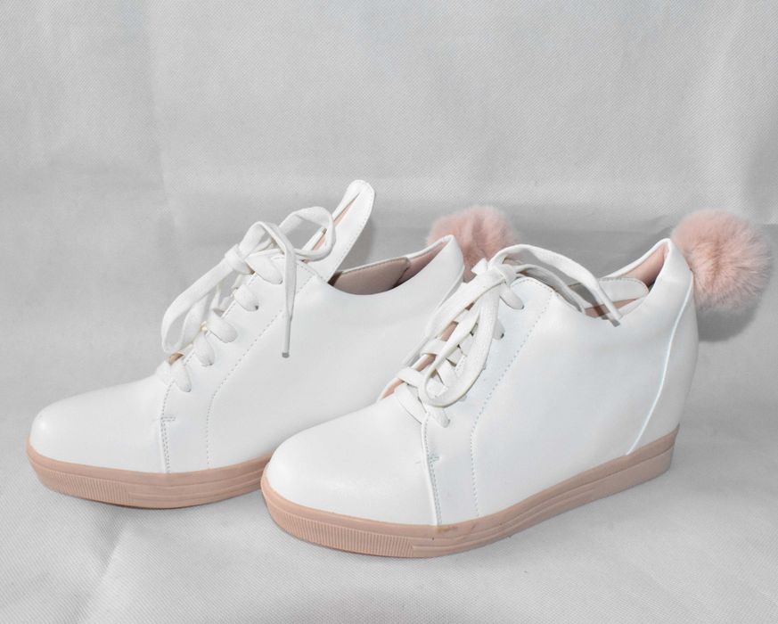 Botki sneakersy na koturnie białe króliczki 39 uszy pompon