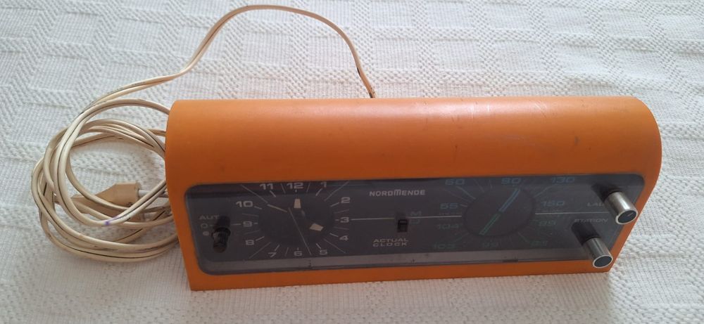 Rádio despertador Nordmende, vintage