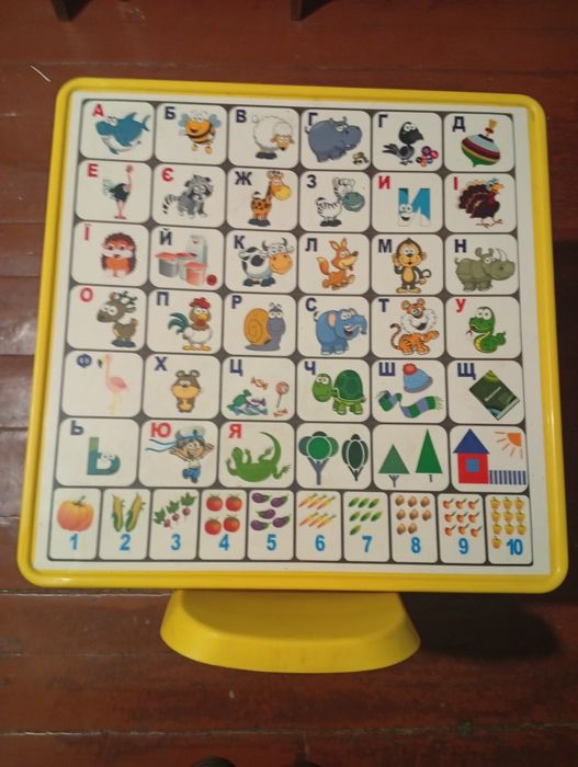 Дитячий стіл з алфавітом і стілець