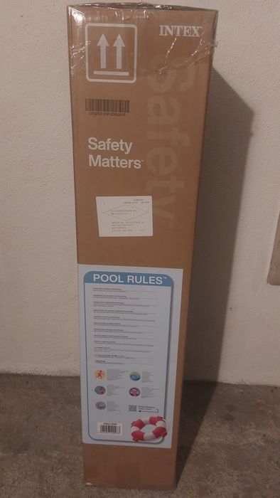 Piscina com estrutura