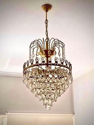 Lustre vintage dourado com pendentes em vidro - 6 lâmpadas