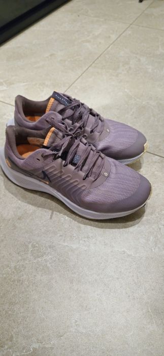 Бігові кросівки nike shield