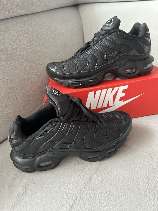Nike Air Max Plus Triple Black rozmiar 40 długość wkładki 25,5cm