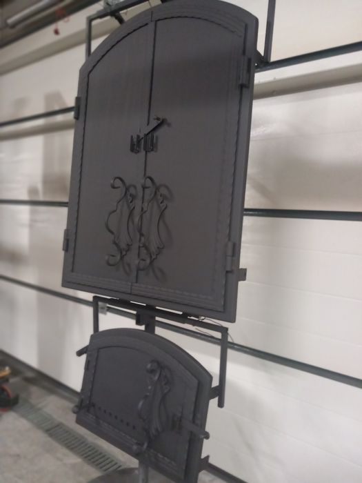 Drzwiczki stalowe grube, masywne