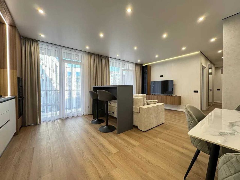 Продам! Двокімнатна з кухнею-вітальнею та великим балконом Біля річки!