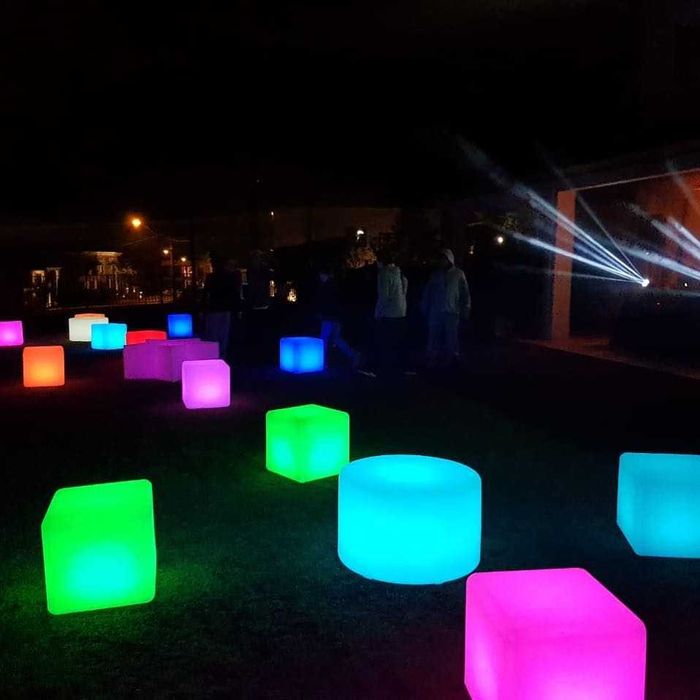 Mobiliario led bares vasos e mesas