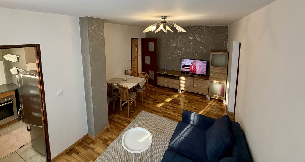 Przytulne, słoneczne, odświeżone, 2-pokojowe mieszkanie z balkonem w doskonałej lokalizacji. Wszędzie blisko – Cieszyn, ul. Żwirki i Wigury