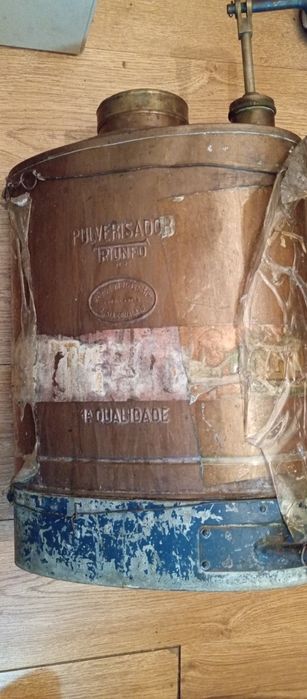 Pluvisador antigo em cobre