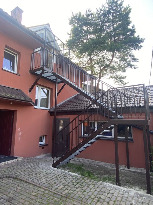 Schody metalowe zewnetrzne