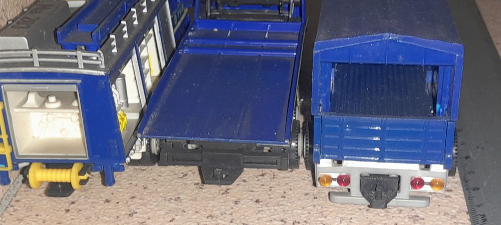 3 miniaturas camião(portes incluidos )