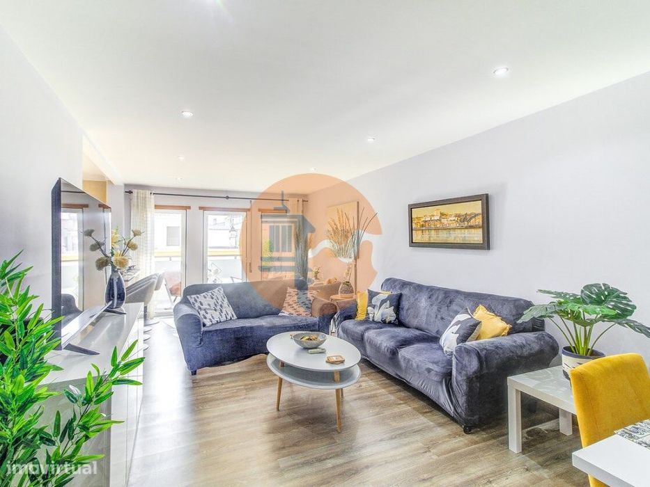 Apartamento de Elegância Contemporânea Melhorado com Distinção