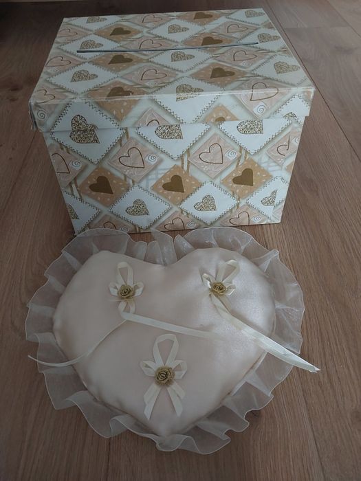 Pudełko z poduszką