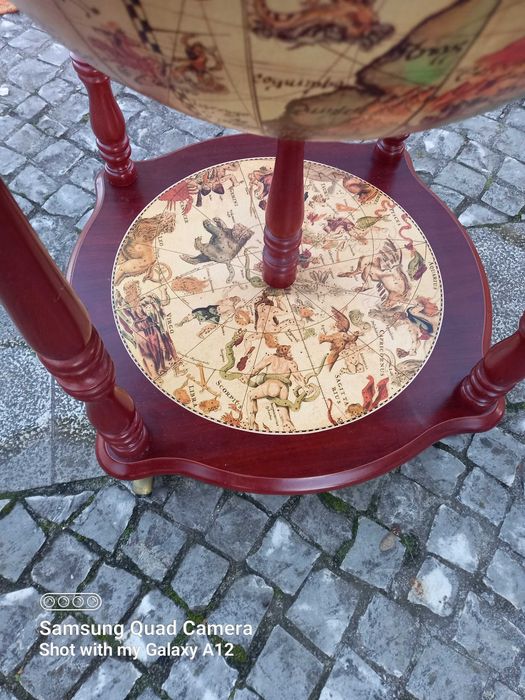 Bar  em Forma de Globo