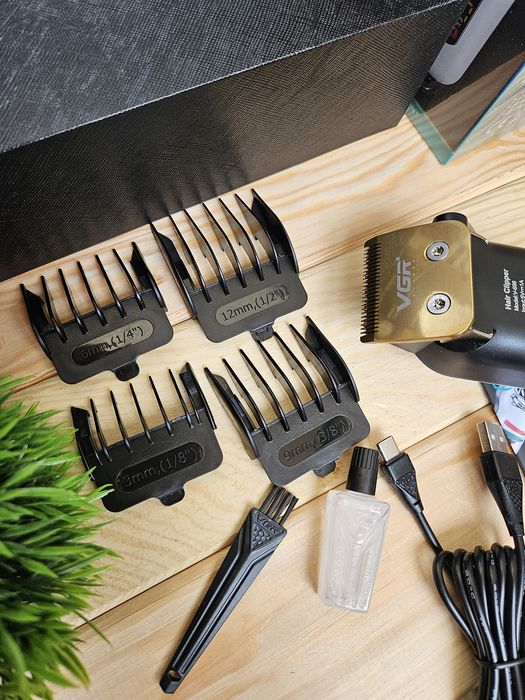 Професійна машинка стрижки голови vgr 699 тример бороди трімер вгр