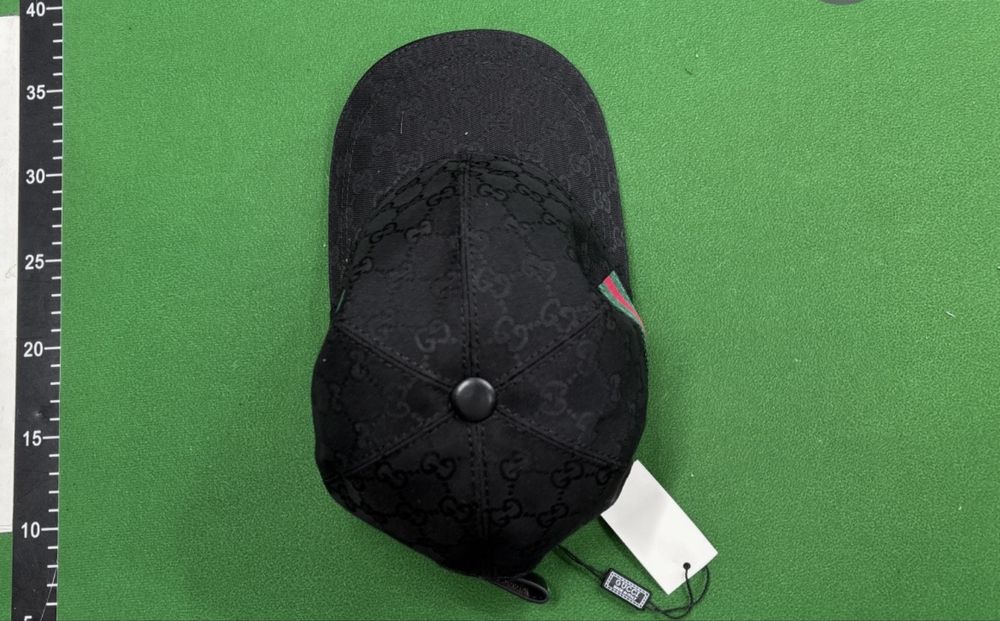 Bonés de várias marcas