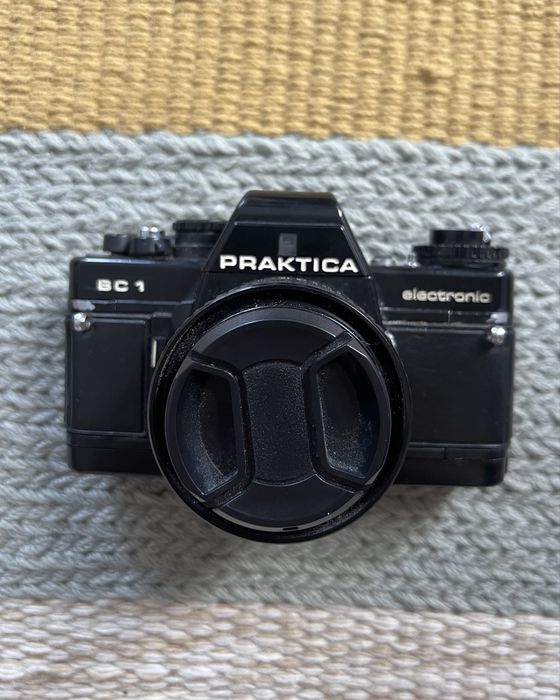 Aparat analogowy Praktica BC 1 z obiektywem 50mm f/1.8