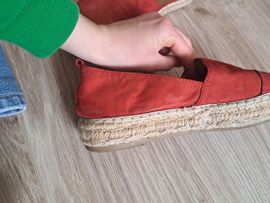 Czerwone espadryle