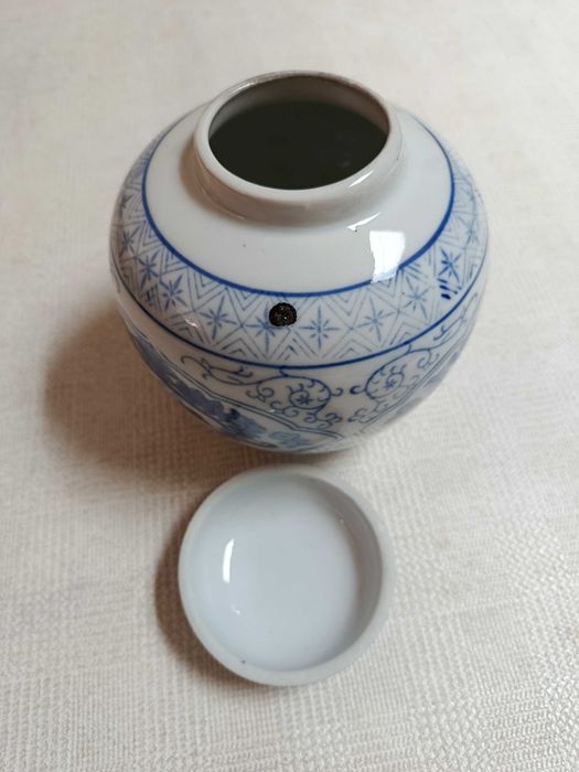 Pote Porcelana Chinesa Azul e Branca c/ Tampa